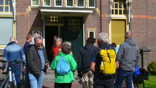 Veel bezoek in het voormalige belastingkantoor